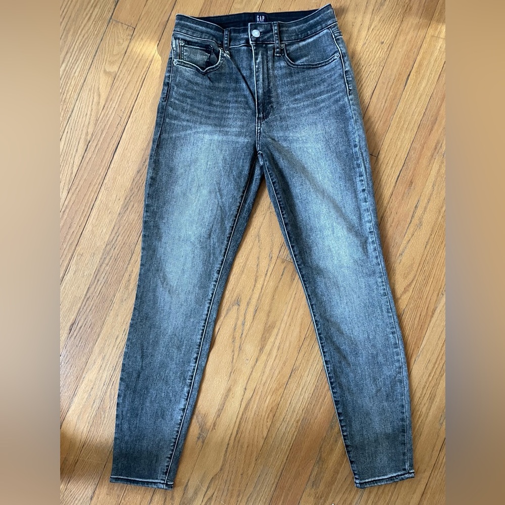 Gap curvy true skinny jeans size 27